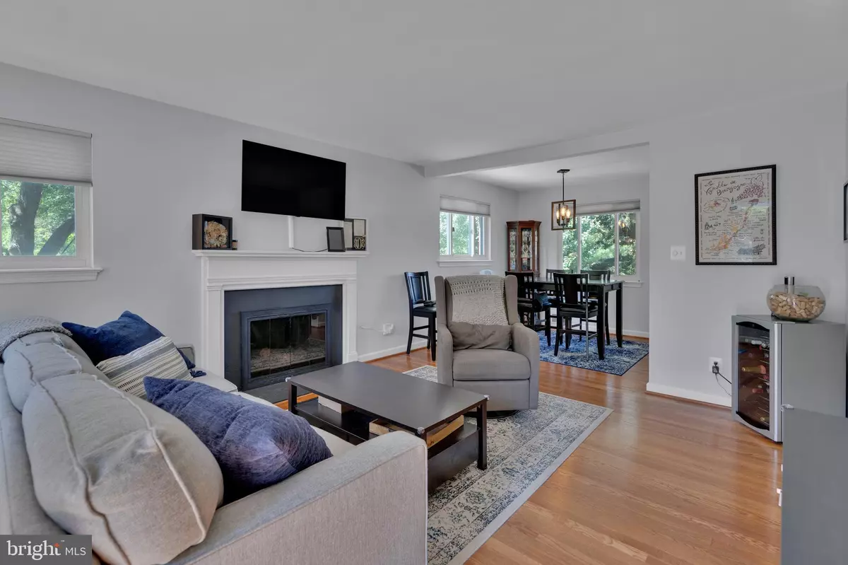 Falls Church, VA 22042,3252 HOLLY HILL DR