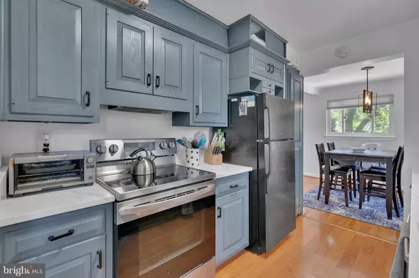 Falls Church, VA 22042,3252 HOLLY HILL DR