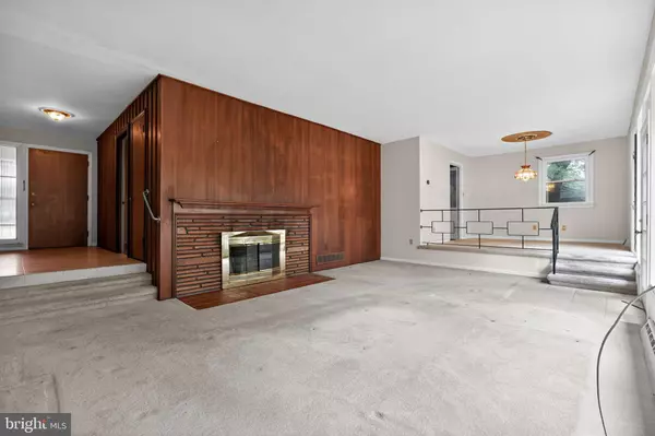 Moorestown, NJ 08057,308 KENWOOD DR