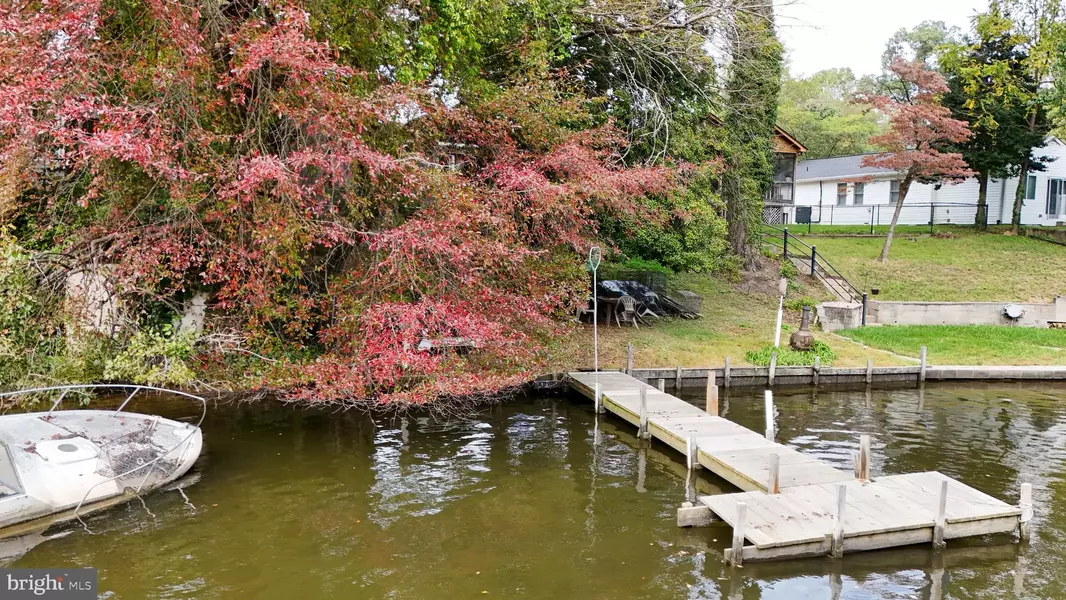 8198 FOREST GLEN DR, Pasadena, MD 21122