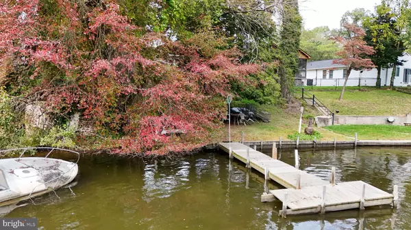 8198 FOREST GLEN DR, Pasadena, MD 21122