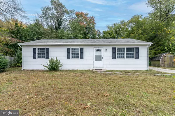 23 W SHORE DR, Southampton, NJ 08088