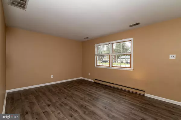 Southampton, NJ 08088,23 W SHORE DR