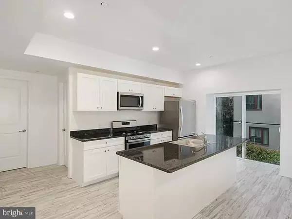 Philadelphia, PA 19123,980 N MARSHALL ST