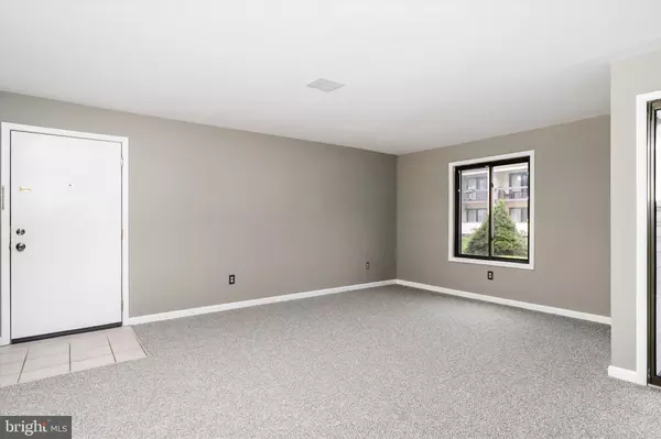 East Windsor, NJ 08520,U7 AVON DR