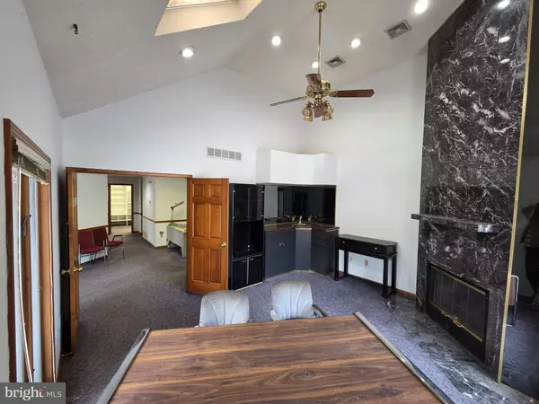 Gibbsboro, NJ 08026,146 LAKEVIEW DR S #303