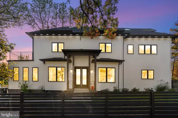 Arlington, VA 22207,4246 15TH ST N