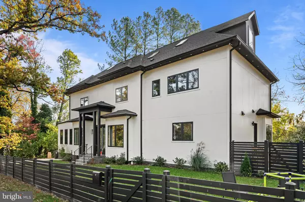 Arlington, VA 22207,4246 15TH ST N