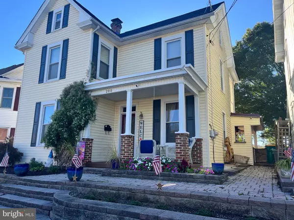 208 HAMILTON AVENUE, Waynesboro, PA 17268