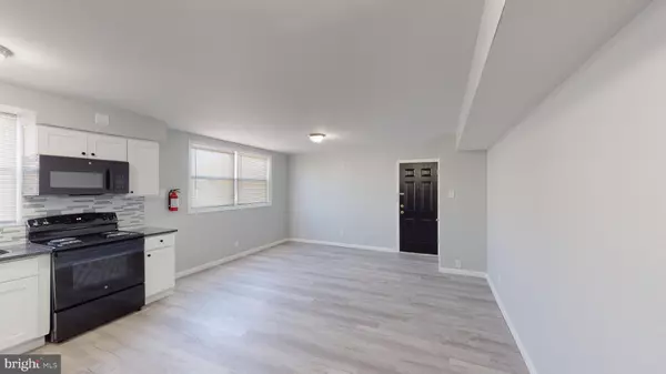 Westville, NJ 08093,910 GATEWAY BLVD #D4