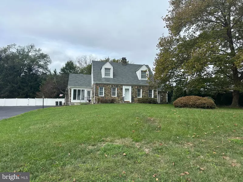 141 S NURSERY AVE, Purcellville, VA 20132