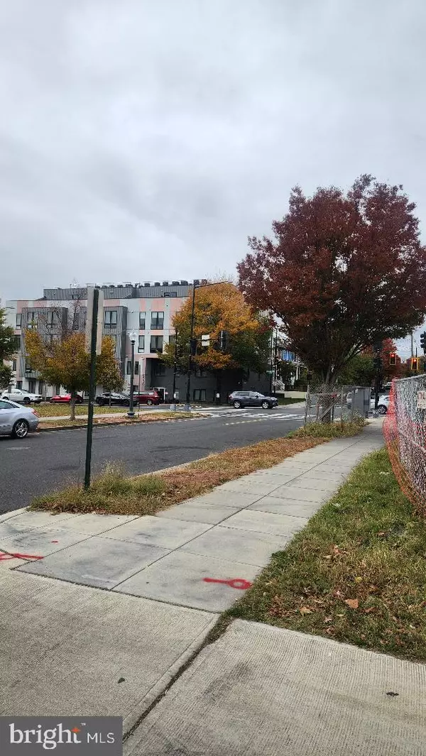 Washington, DC 20011,927 INGRAHAM ST NW