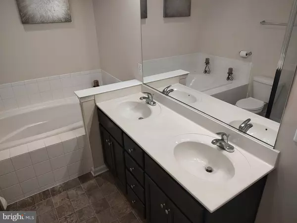 Glen Burnie, MD 21061,338 WHITE OAK WAY