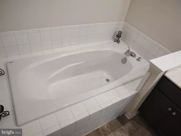 Glen Burnie, MD 21061,338 WHITE OAK WAY