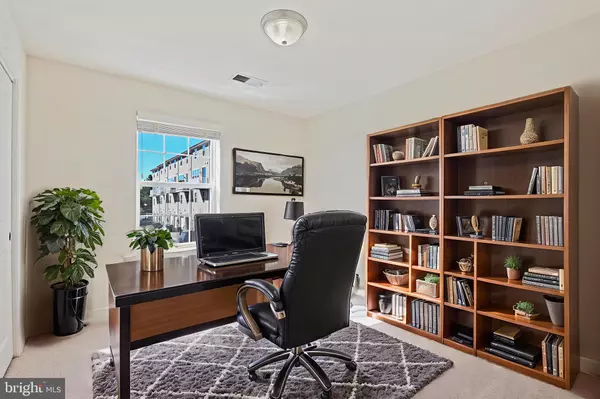 Chantilly, VA 20152,44033 ETNA TER