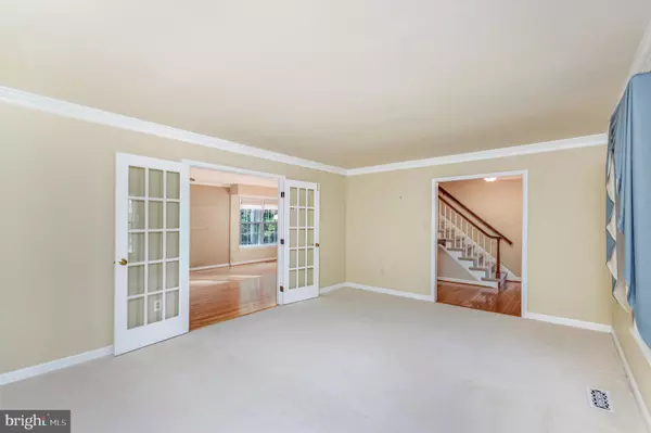 Alexandria, VA 22310,5413 WAYCROSS DR