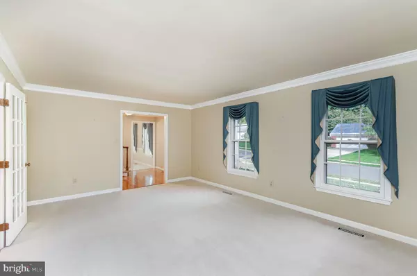 Alexandria, VA 22310,5413 WAYCROSS DR