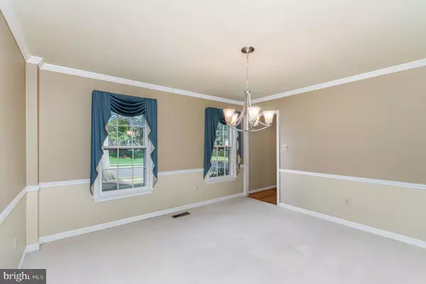 Alexandria, VA 22310,5413 WAYCROSS DR