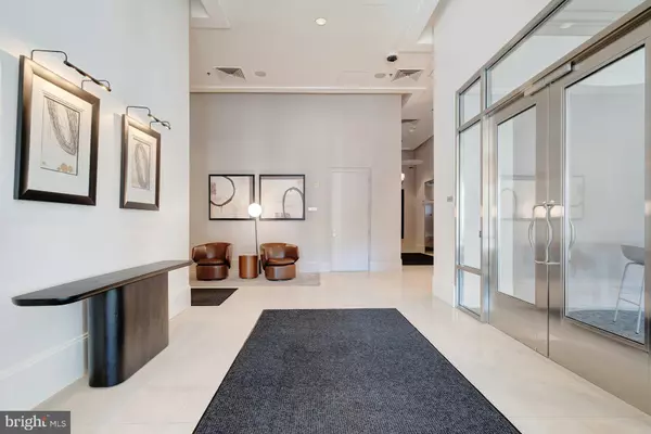 Alexandria, VA 22314,309 HOLLAND LN #126