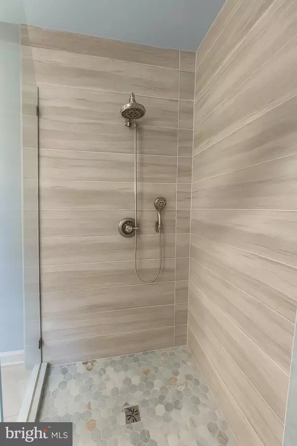 Woodbridge, VA 22192,12221 SEAFORD CT