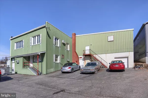 23 W HIGH ST, New Bloomfield, PA 17068