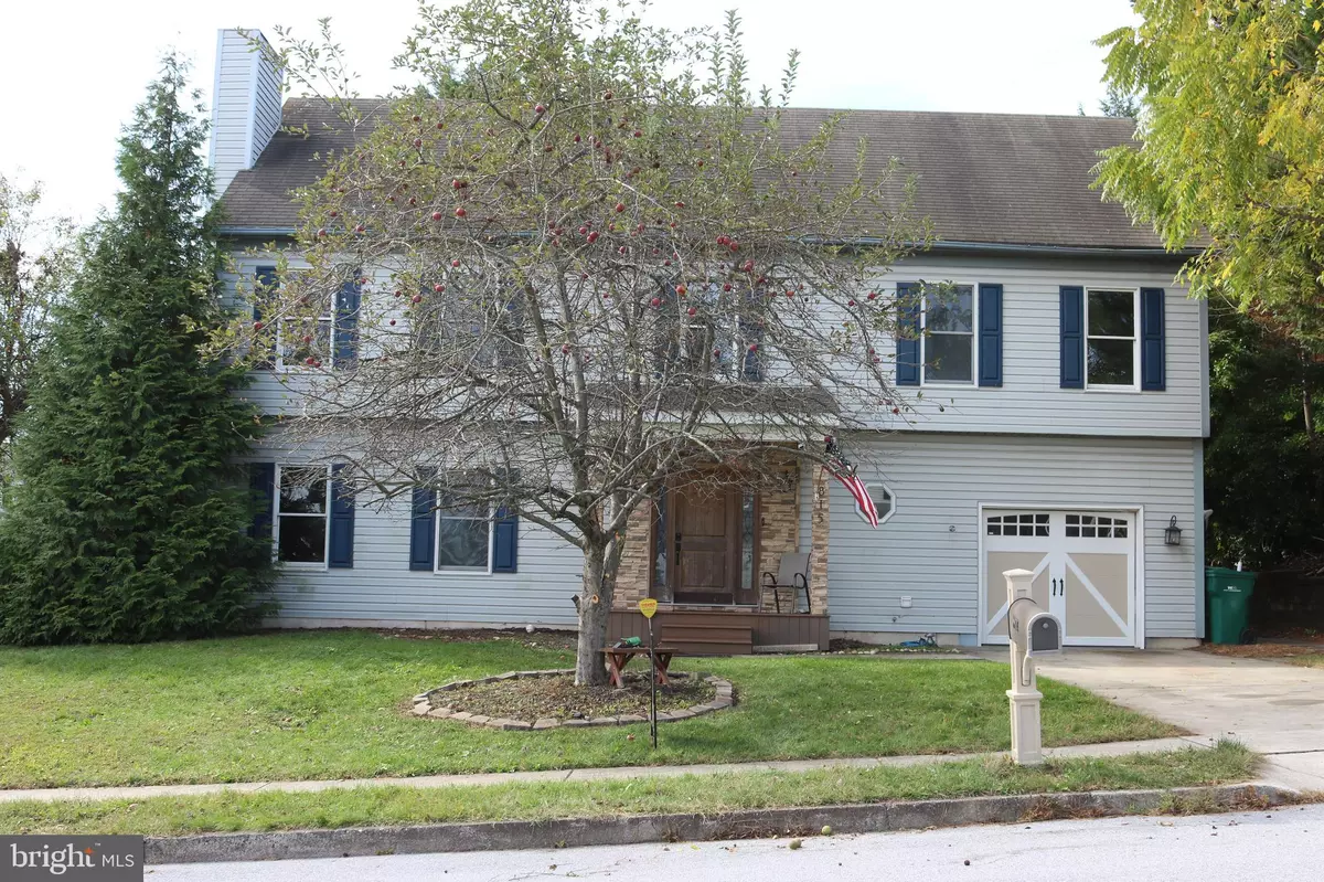 Mechanicsburg, PA 17050,815 APPLETREE LN