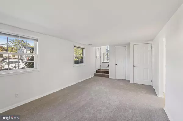 Somerdale, NJ 08083,1042 SURREY RD