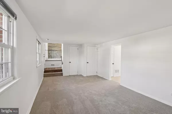 Somerdale, NJ 08083,1042 SURREY RD