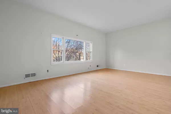 Springfield, VA 22152,5927 BAYSHIRE RD #115