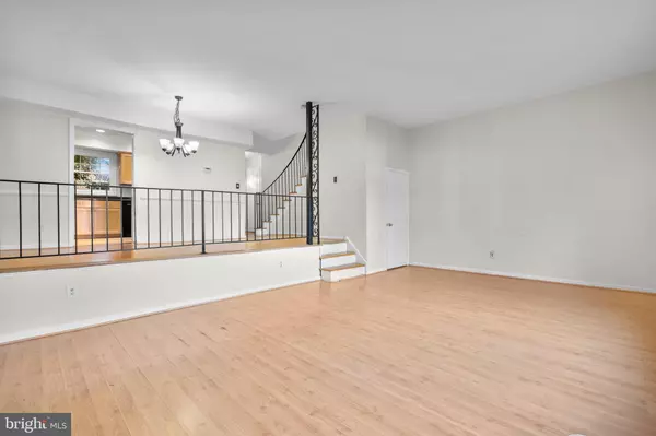 Springfield, VA 22152,5927 BAYSHIRE RD #115