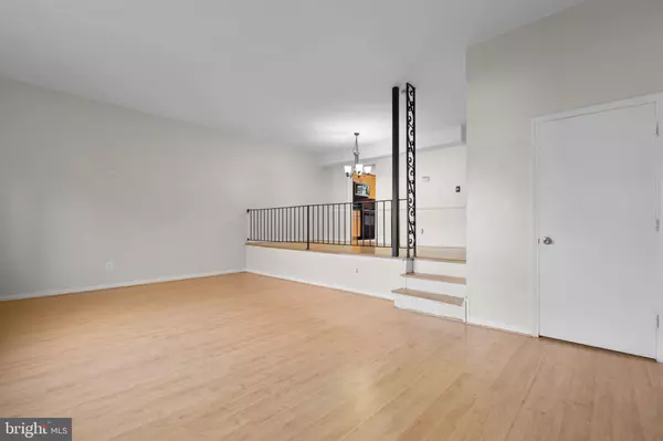 Springfield, VA 22152,5927 BAYSHIRE RD #115