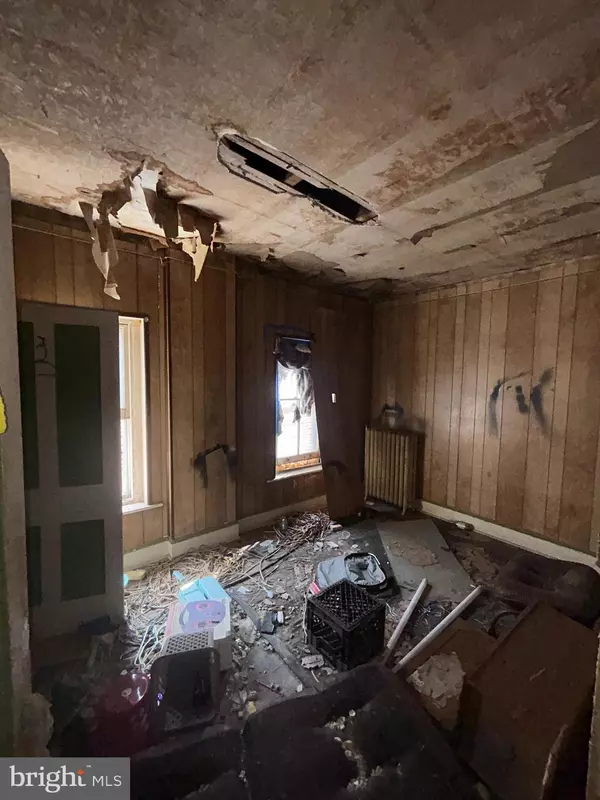 Chester, PA 19013,2704 W 4TH ST