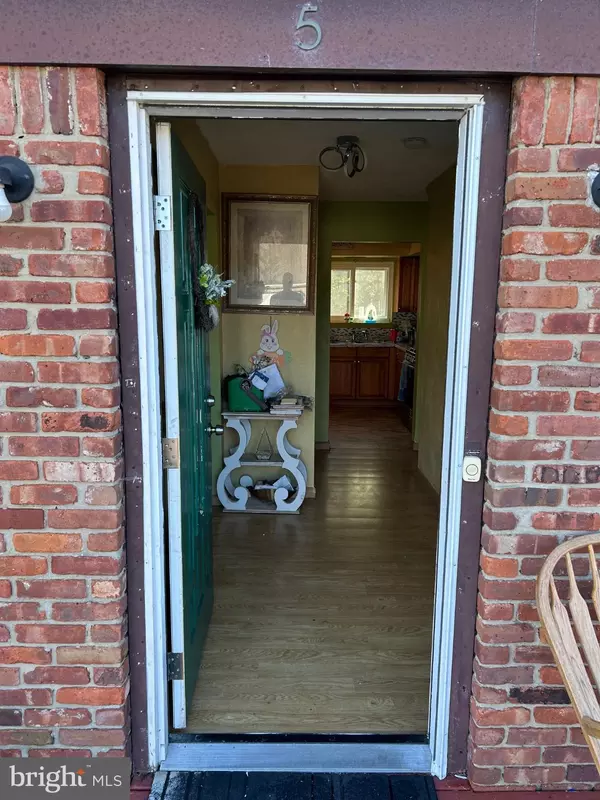 Barnegat, NJ 08005,5 COMPASS LN