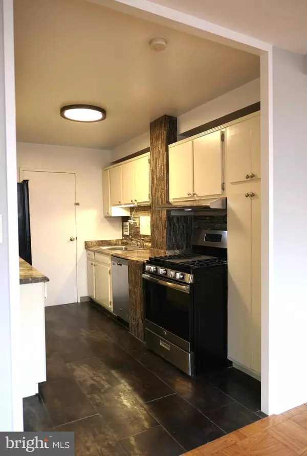 Alexandria, VA 22307,6631 WAKEFIELD DR #717