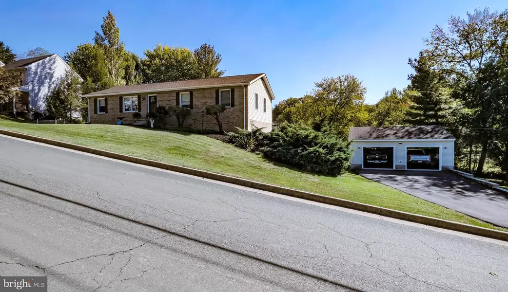 1461 LINDEN ST, Front Royal, VA 22630