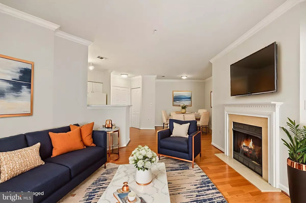 Herndon, VA 20170,12913 ALTON SQ #210