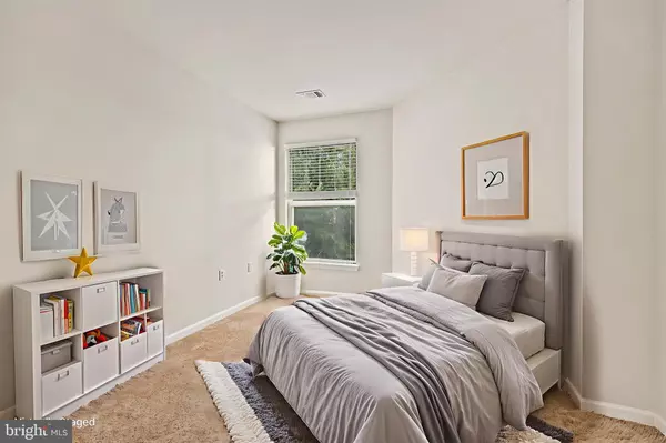 Herndon, VA 20170,12913 ALTON SQ #210