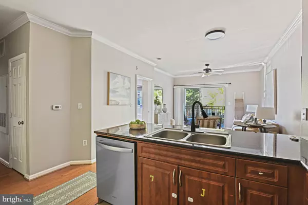 Herndon, VA 20171,12945 CENTRE PARK CIR #208