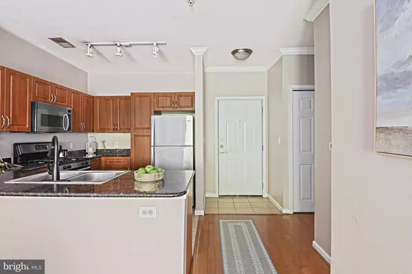 Herndon, VA 20171,12945 CENTRE PARK CIR #208