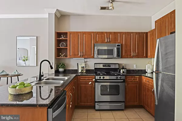 Herndon, VA 20171,12945 CENTRE PARK CIR #208