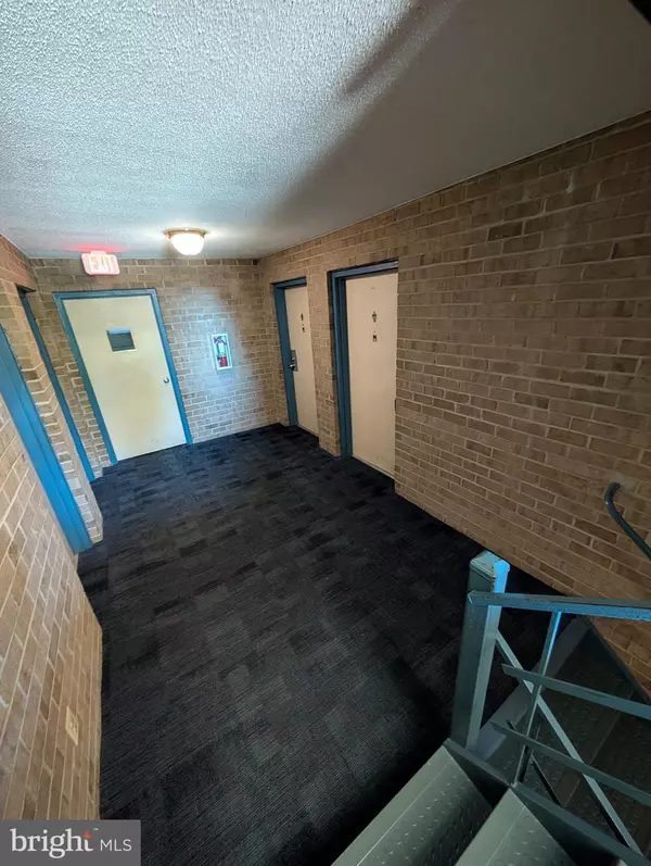 Gaithersburg, MD 20877,436 GIRARD ST #104