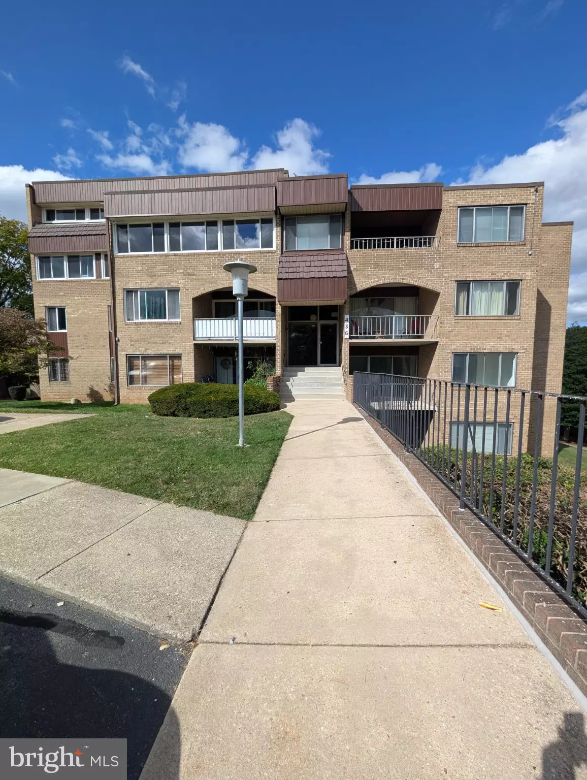 Gaithersburg, MD 20877,436 GIRARD ST #104