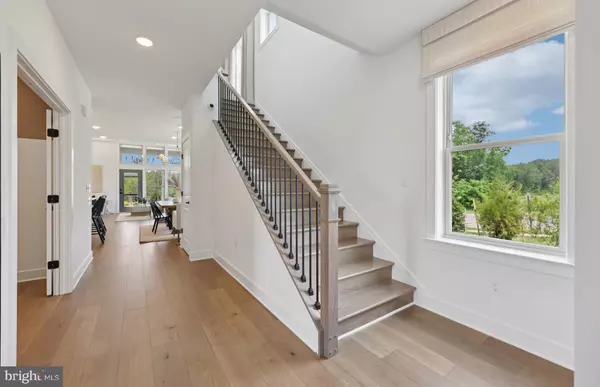 Haymarket, VA 20169,6152 AMBER LN #2