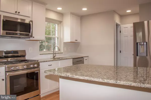 Alexandria, VA 22305,2811 MOSBY ST