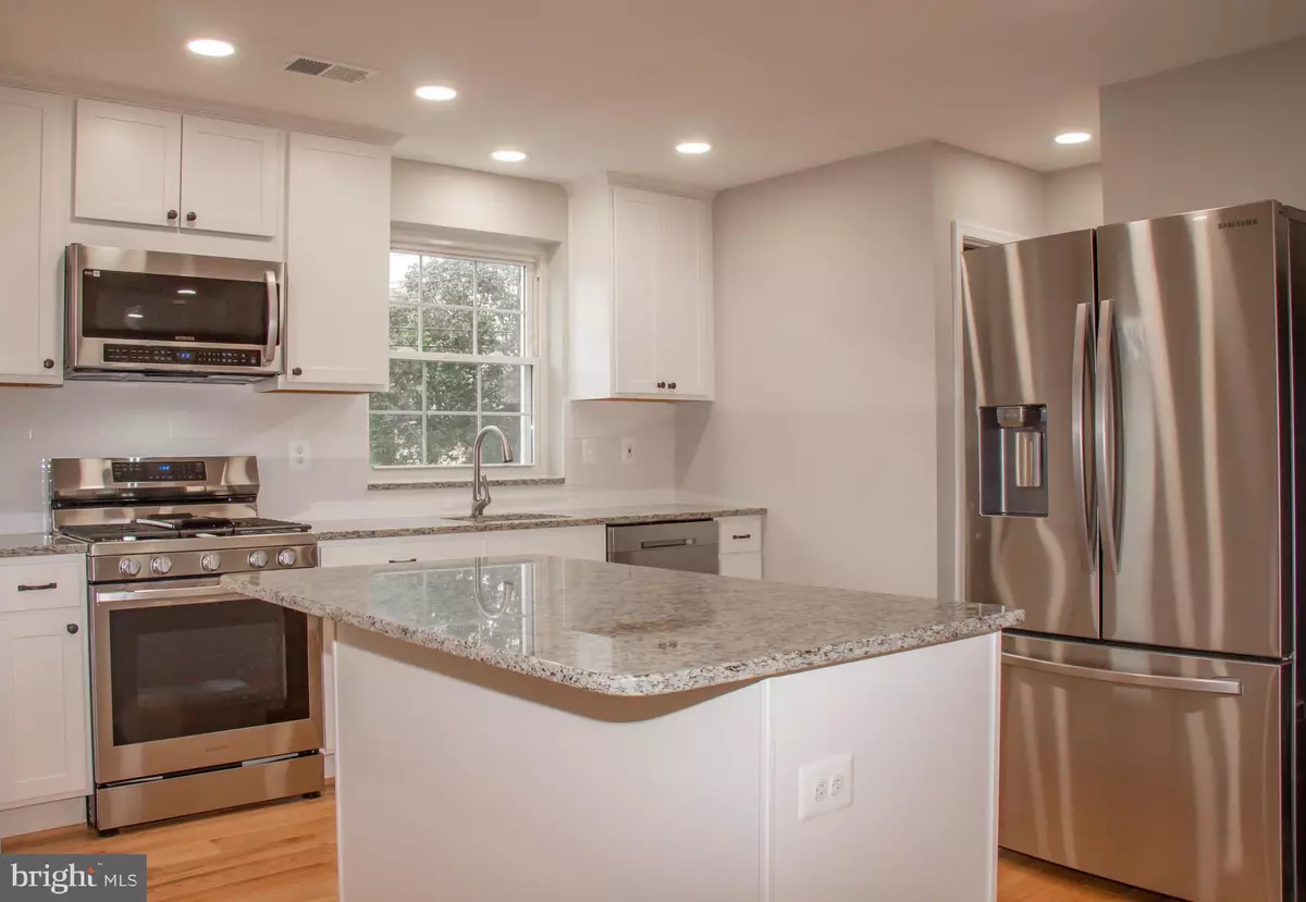 Alexandria, VA 22305,2811 MOSBY ST