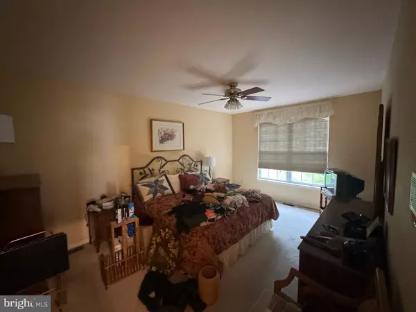 Phoenixville, PA 19460,128 STEWARTS CT #806