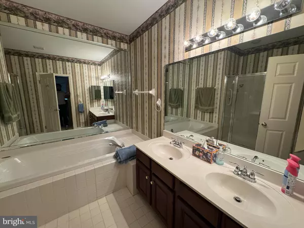 Phoenixville, PA 19460,128 STEWARTS CT #806