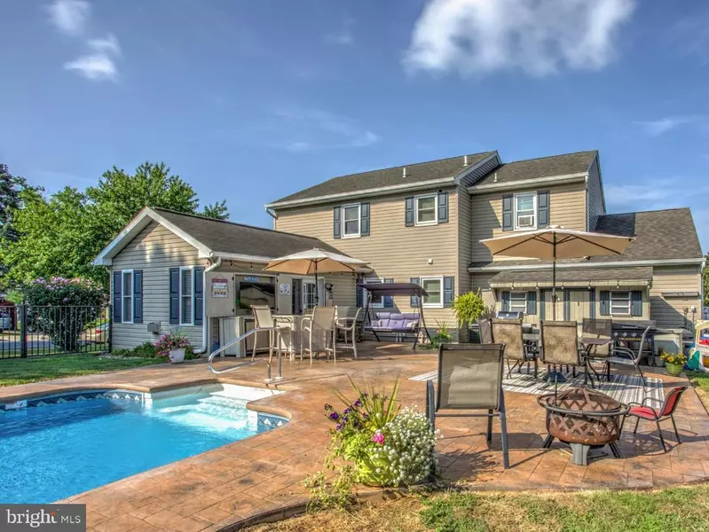 2 BROOKFIELD RD, Lititz, PA 17543