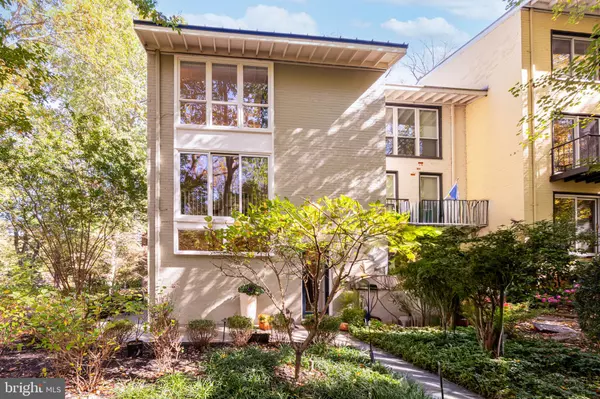 Reston, VA 20190,11464 ORCHARD LN