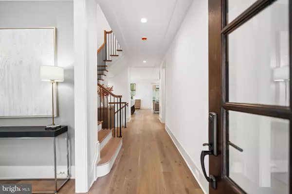 Arlington, VA 22207,2133 N OAKLAND ST